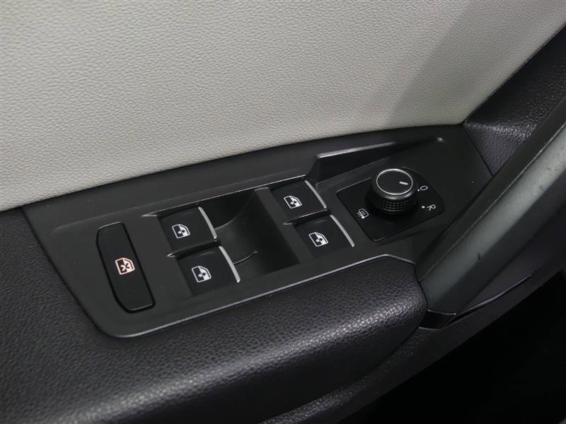 Used 2019 Volkswagen Tiguan SE w/ Panoramic Sunroof Package image 20