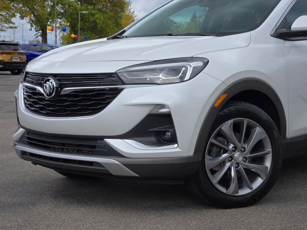 Used 2022 Buick Encore GX Essence w/ Experience Buick Package image 2