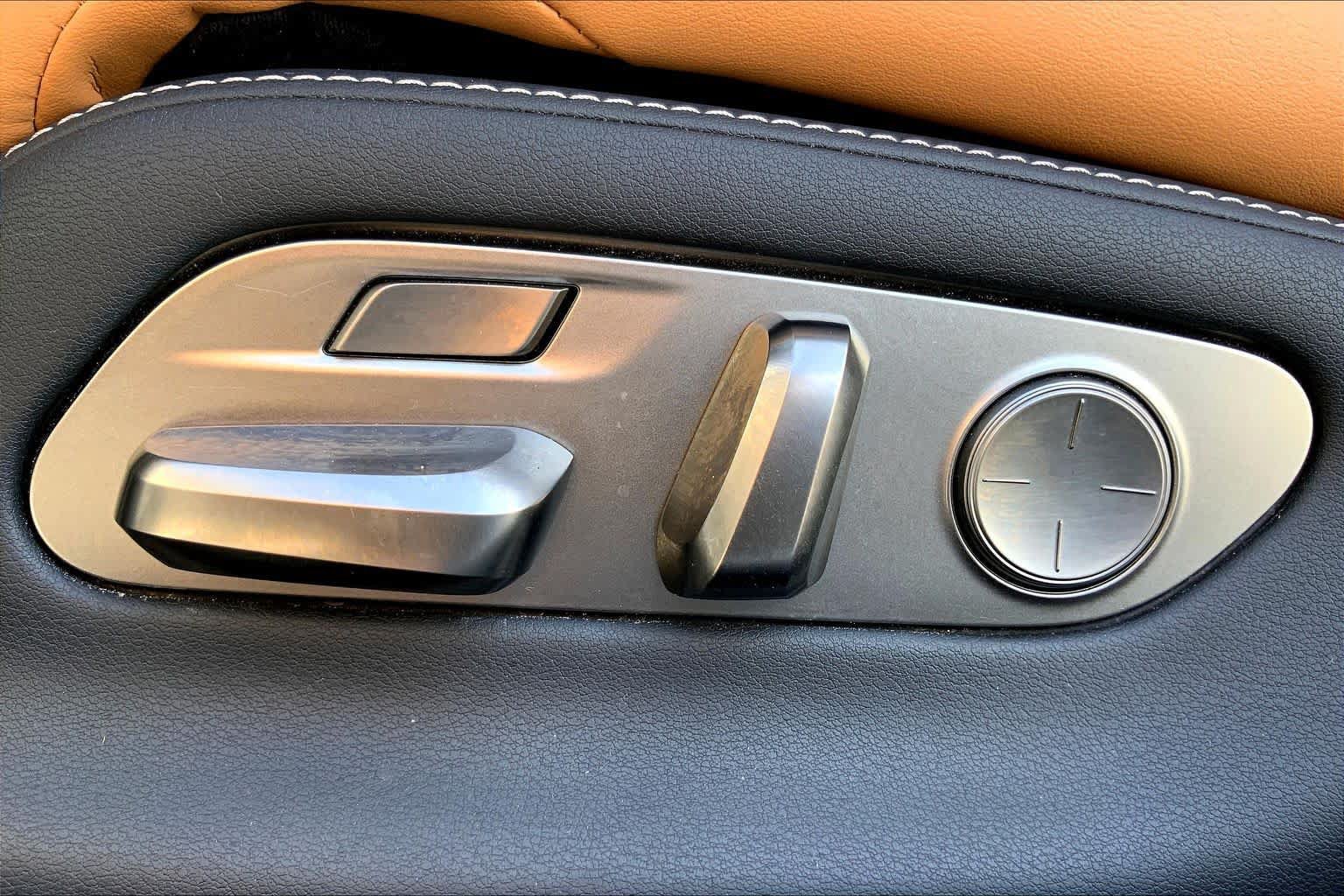 Used 2021 Lexus LS 500 w/ Accessory Package (Z2) RWD image 34