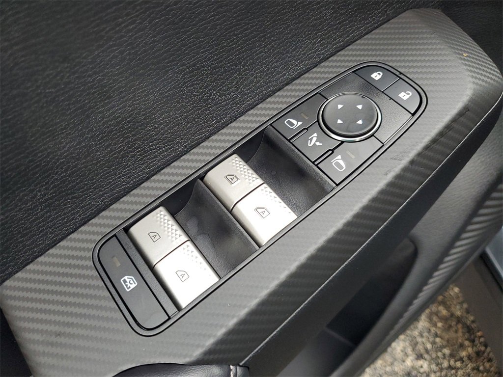 New 2025 Mitsubishi Outlander SE image 18