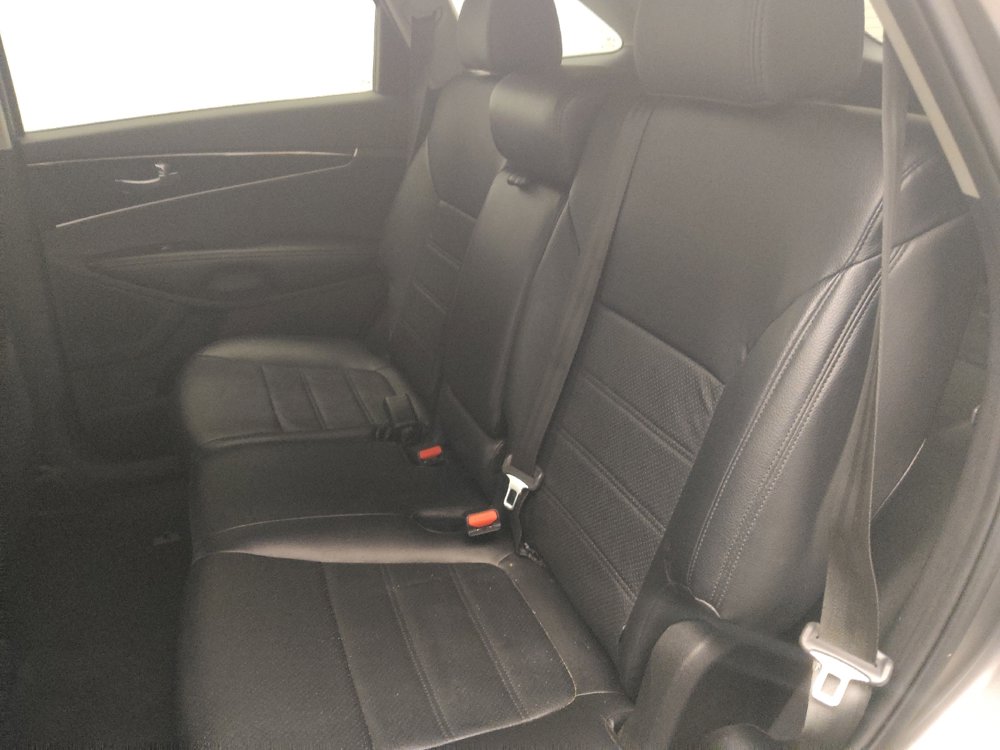 Used 2019 Kia Sorento LX image 18