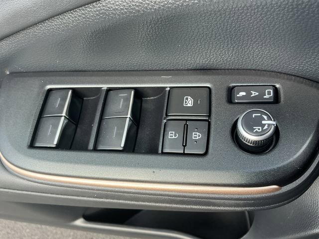 Certified 2023 Toyota Crown XLE image 29