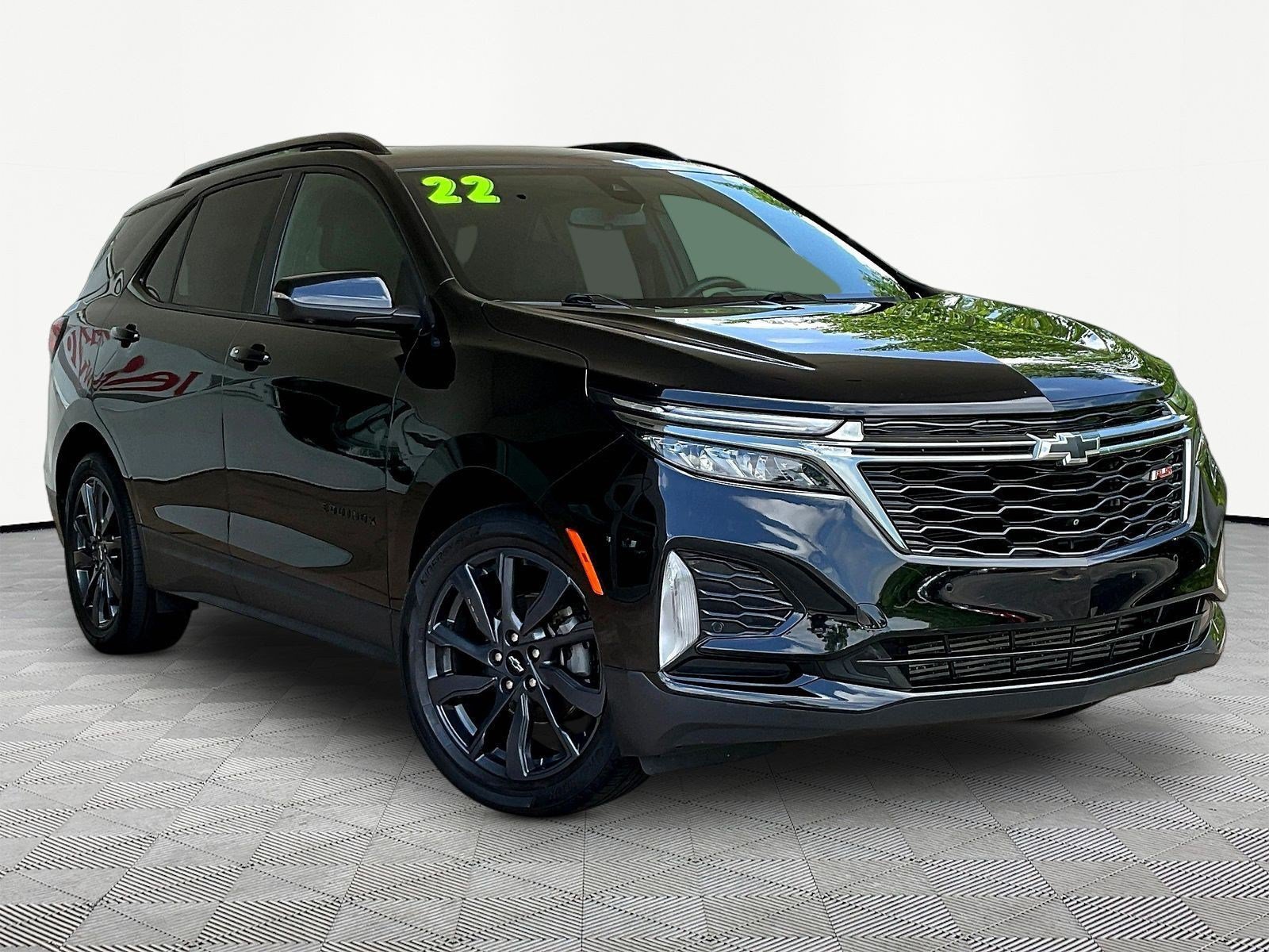 Used 2022 Chevrolet Equinox RS w/ Infotainment Package FWD image 3