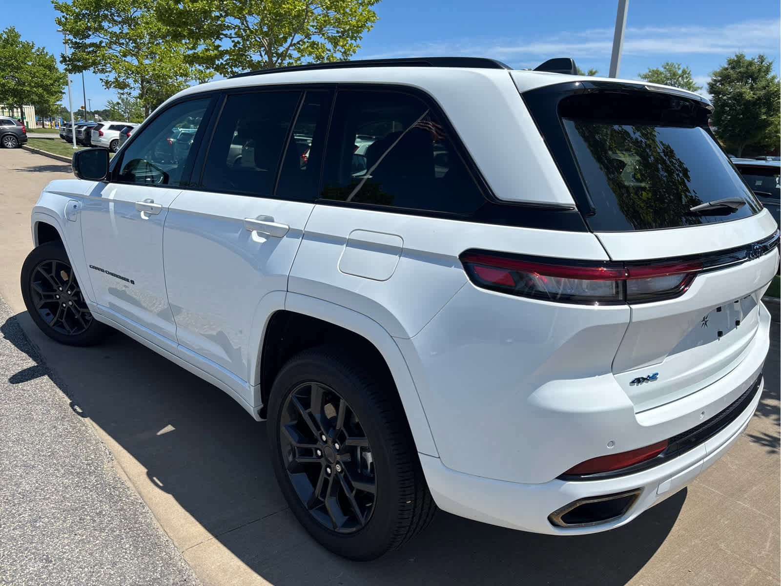 Used 2023 Jeep Grand Cherokee 30th Anniversary AWD/4WD image 8