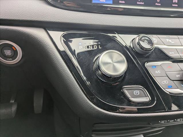 Used 2025 Chrysler Pacifica Select FWD image 12