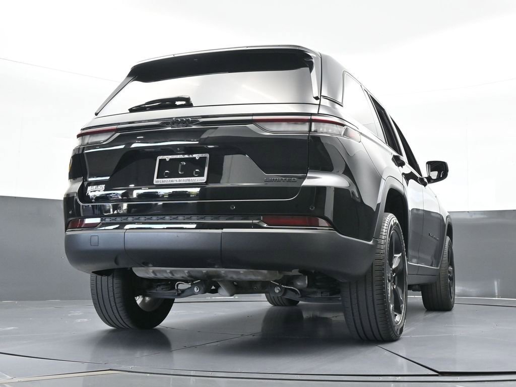 Used 2023 Jeep Grand Cherokee Limited w/ Black Appearance Package image 62