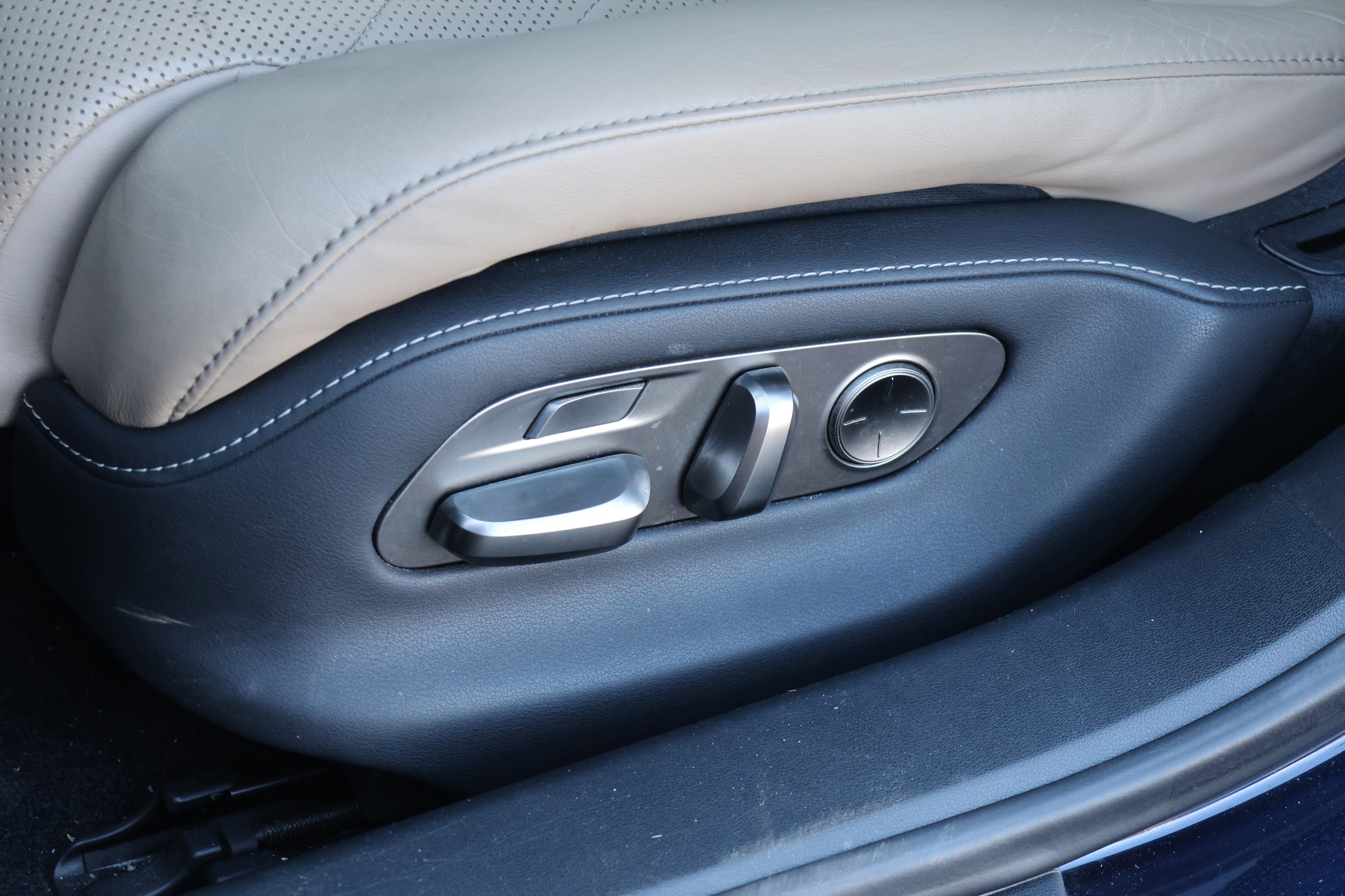 Used 2022 Lexus LS 500 500 image 32