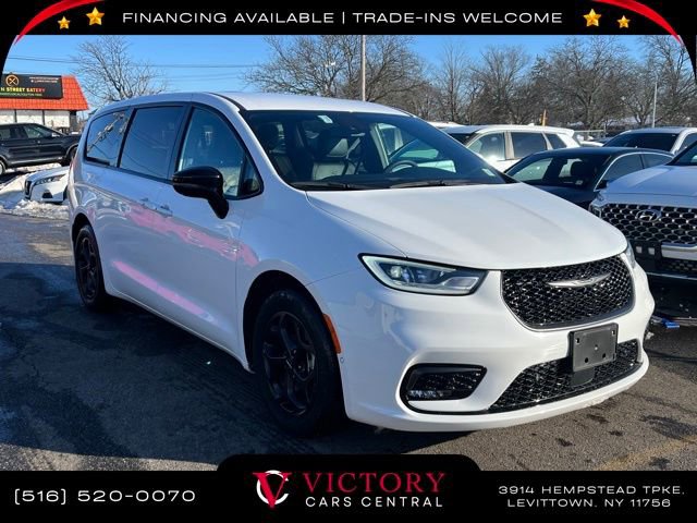 Used 2024 Chrysler Pacifica Select image 3