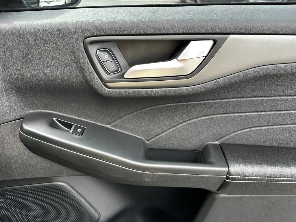 Used 2023 Ford Escape SE image 33