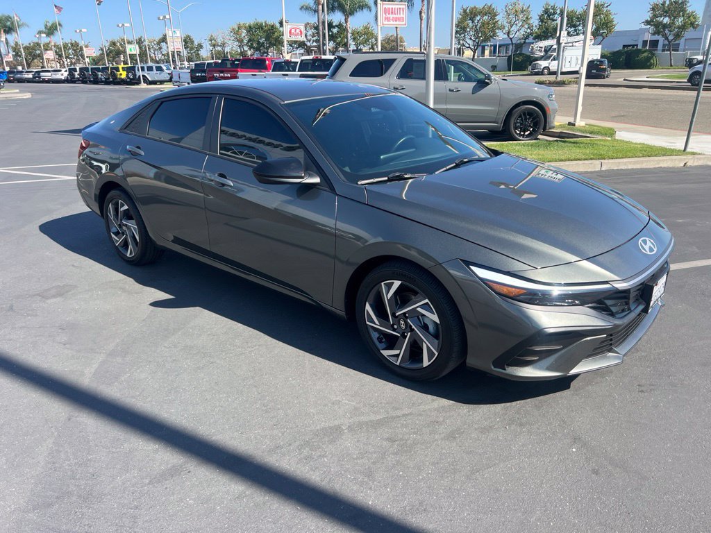 Used 2025 Hyundai Elantra Sport w/ Cargo Package FWD image 8