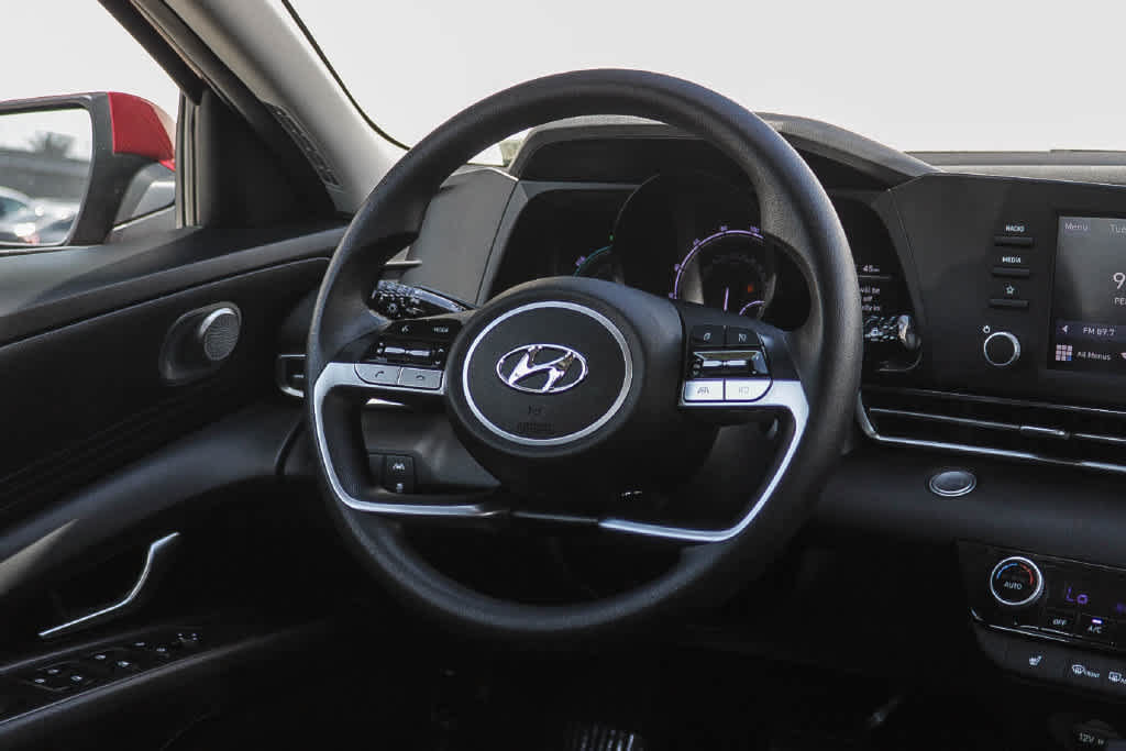 Used 2023 Hyundai Elantra Blue FWD image 15