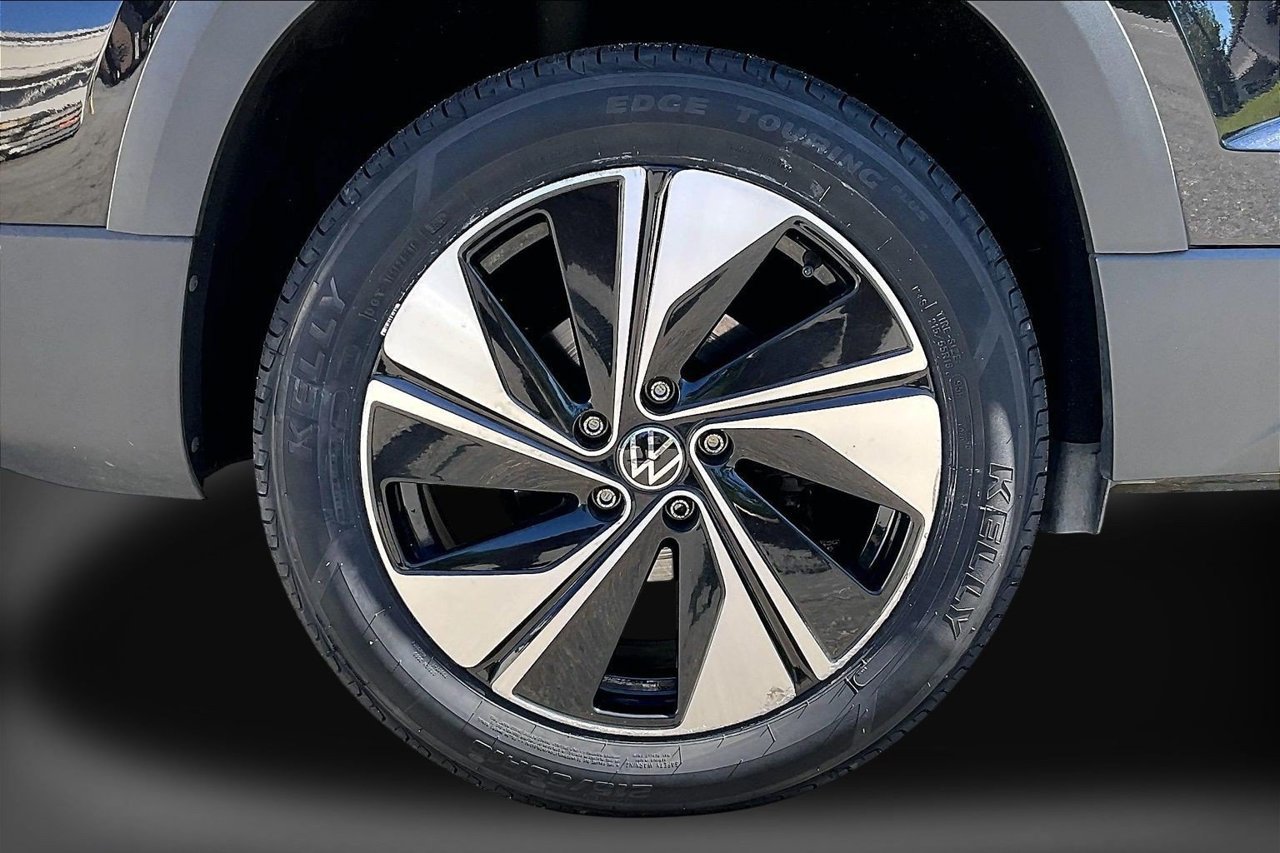 Used 2024 Volkswagen Taos SE AWD/4WD image 36