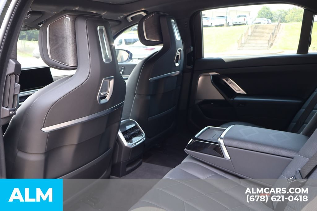 Used 2023 BMW i7 xDrive60 AWD/4WD image 17