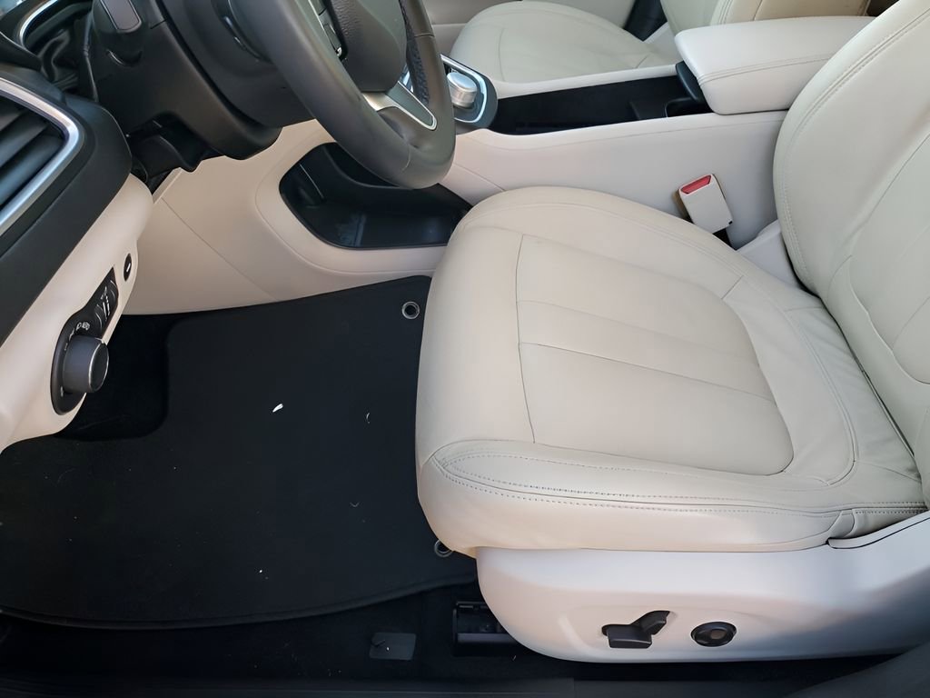 Used 2015 Chrysler 200 Limited w/ Convenience Group image 31