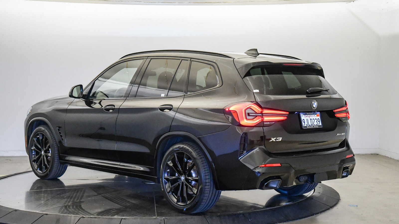 Certified 2023 BMW X3 xDrive30i w/ M Sport Package AWD/4WD image 2