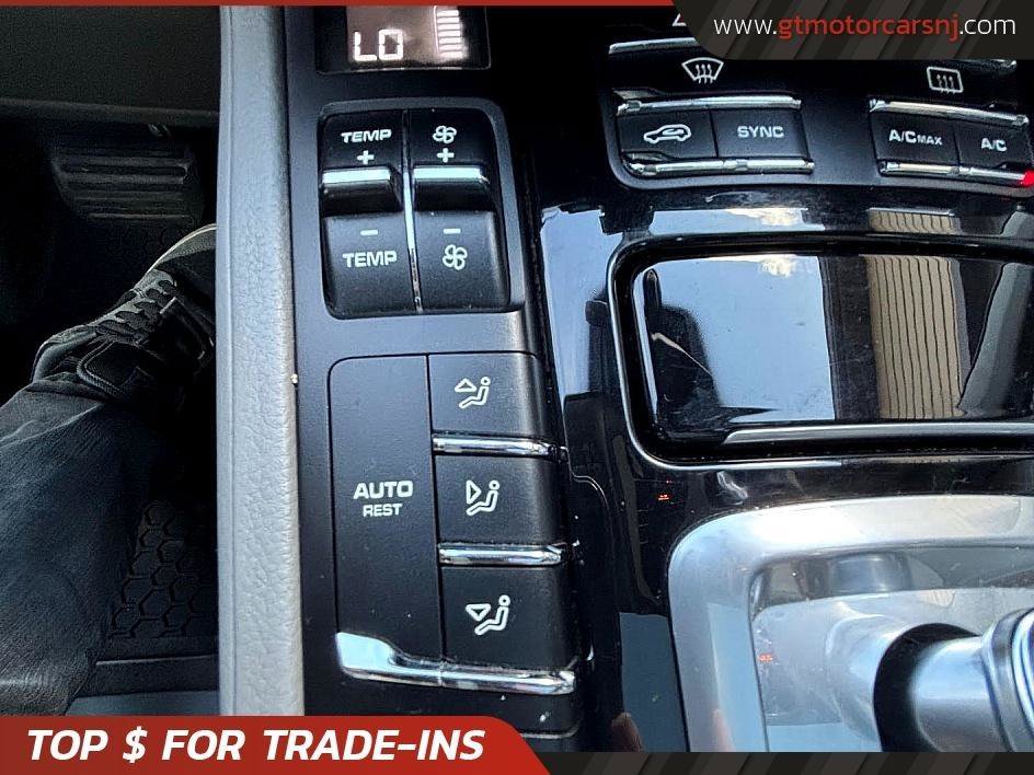 Used 2014 Porsche Cayenne Diesel Platinum Edition AWD/4WD image 28