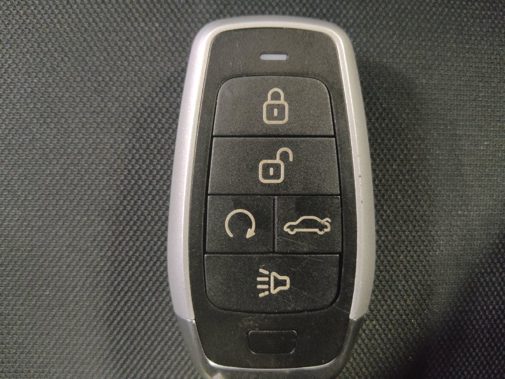 Used 2021 Nissan Versa SR FWD image 32