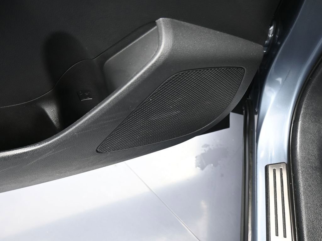 Used 2023 Toyota Corolla Cross L image 14