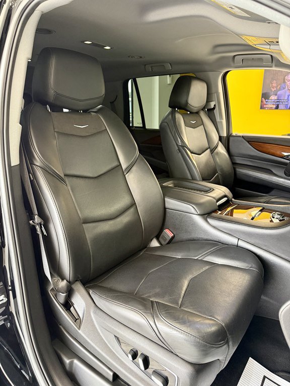 Used 2018 Cadillac Escalade 2WD image 16