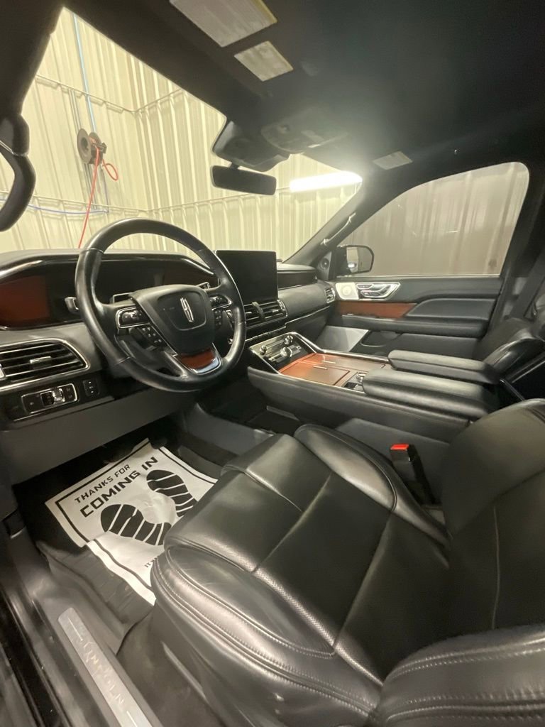 Used 2022 Lincoln Navigator L Reserve image 9