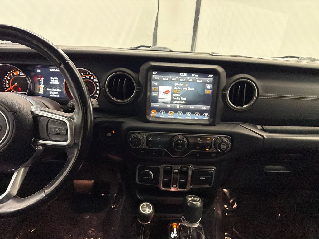 Used 2018 Jeep Wrangler Unlimited Sahara AWD/4WD image 28