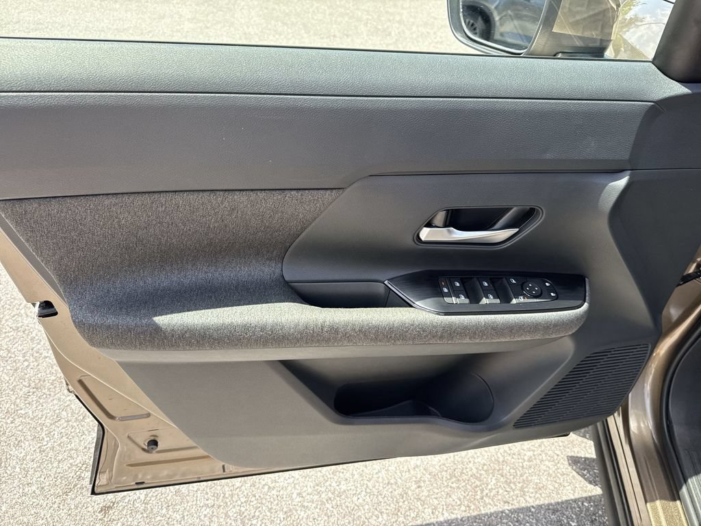 Used 2025 Nissan Kicks SV FWD image 37