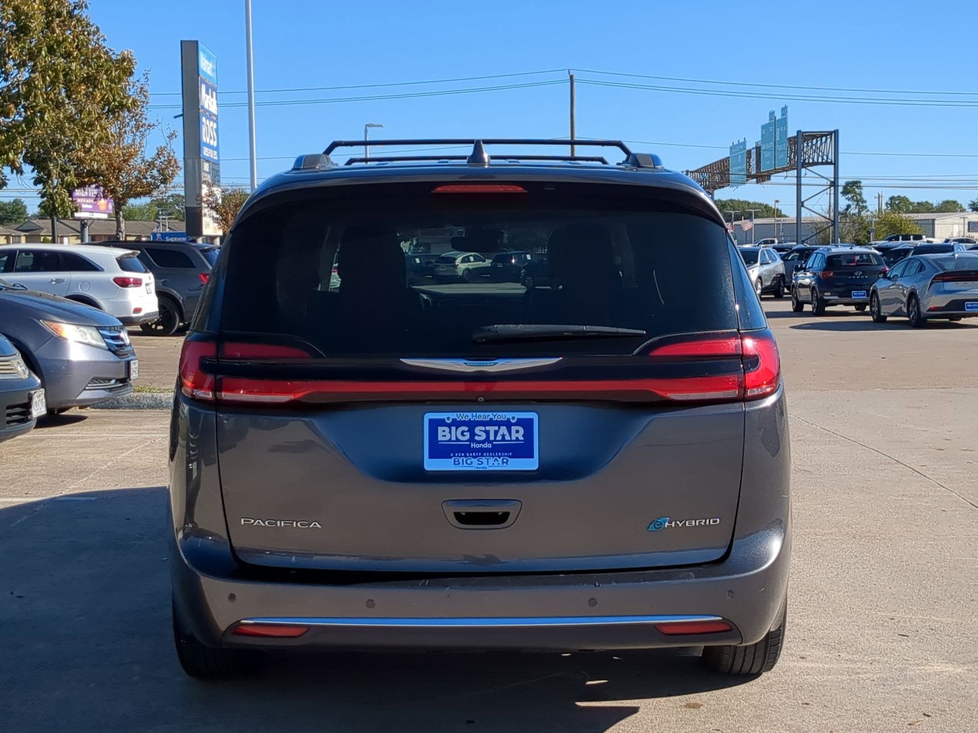Used 2021 Chrysler Pacifica Touring-L image 5