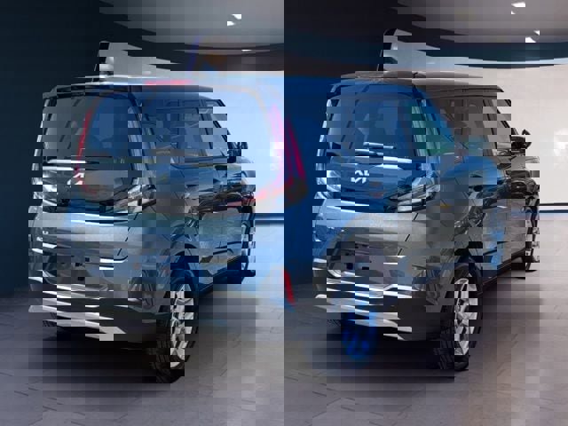 Certified 2025 Kia Soul LX w/ LX Technology Package FWD image 5