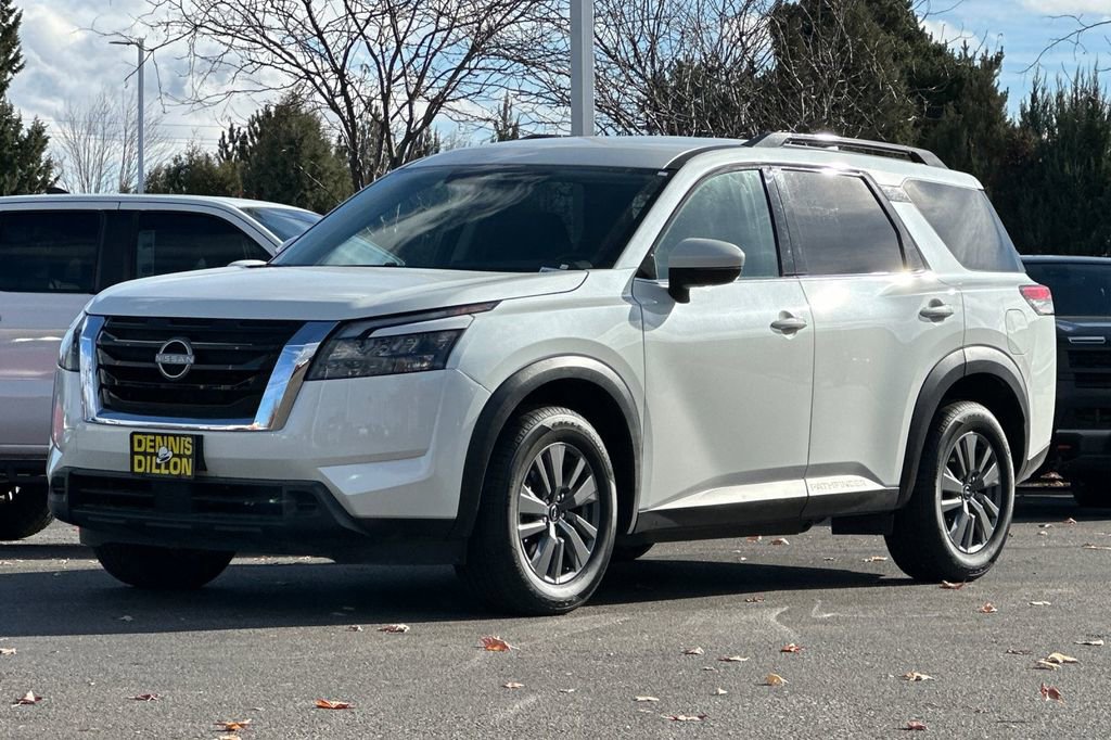 Used 2024 Nissan Pathfinder SV AWD/4WD image 8