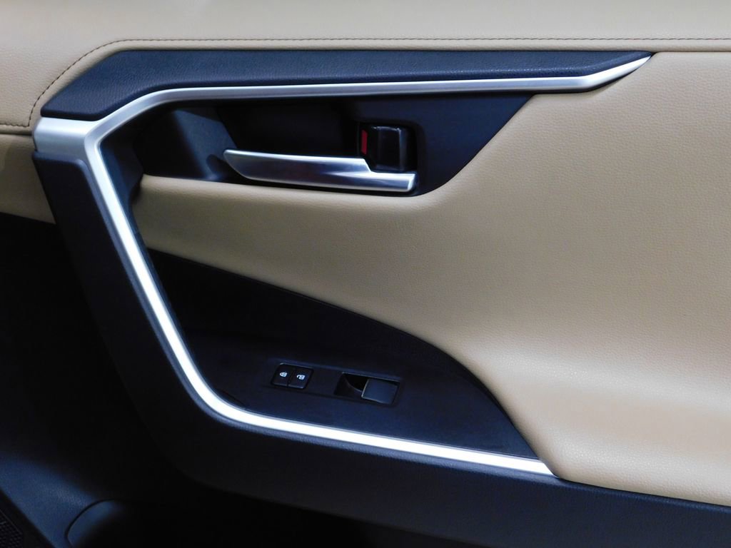 Used 2020 Toyota RAV4 Limited w/ Carpet Mat Package image 90