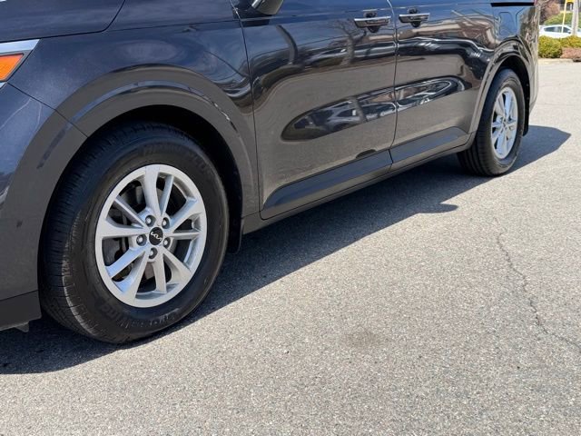 Used 2022 Kia Carnival LX image 9