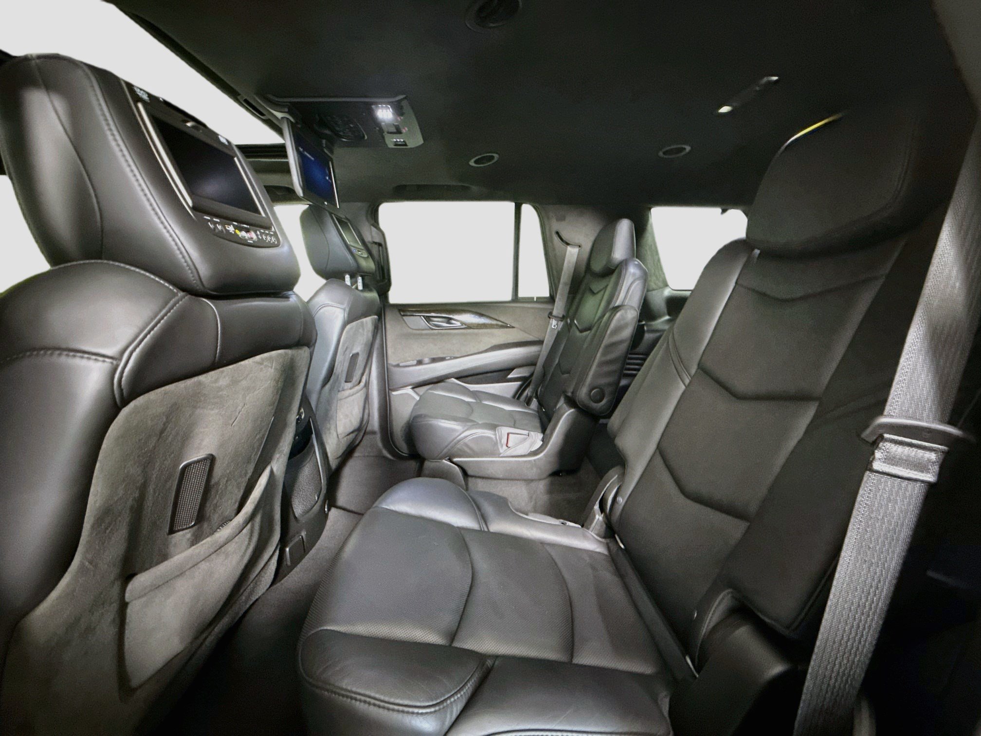 Used 2019 Cadillac Escalade Platinum AWD/4WD image 25