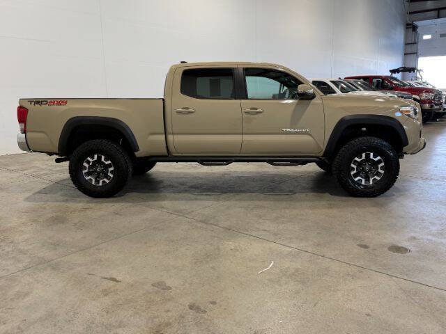 Used 2016 Toyota Tacoma TRD Off-Road w/ Towing Package image 7