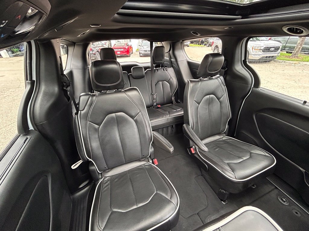 Used 2026 Chrysler Pacifica Limited FWD image 30