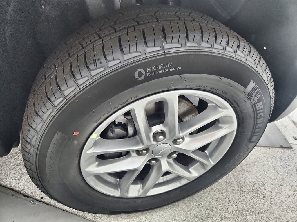 New 2025 Jeep Grand Cherokee Laredo X w/ Luxury Tech Group I image 34