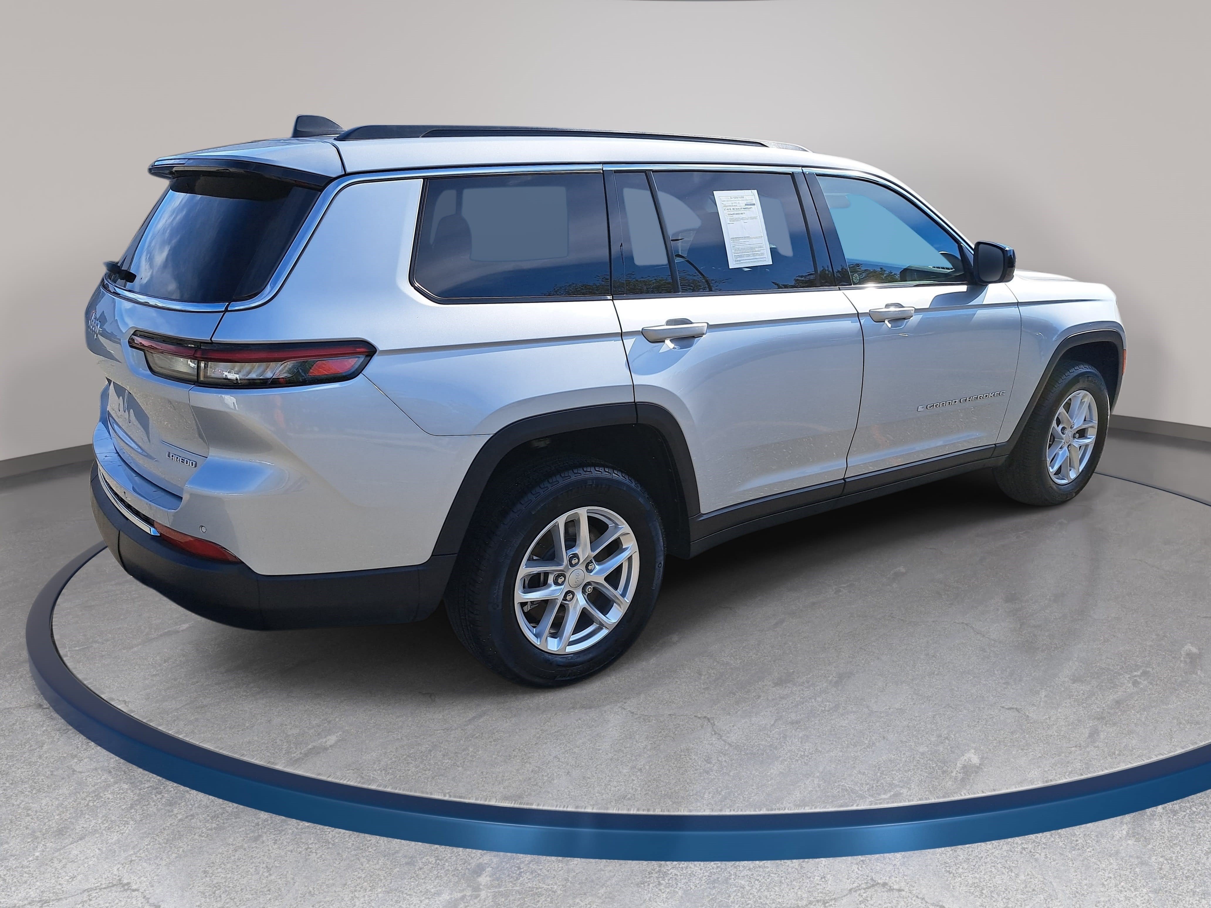Used 2025 Jeep Grand Cherokee L Laredo w/ Trailer Tow Package AWD/4WD image 5