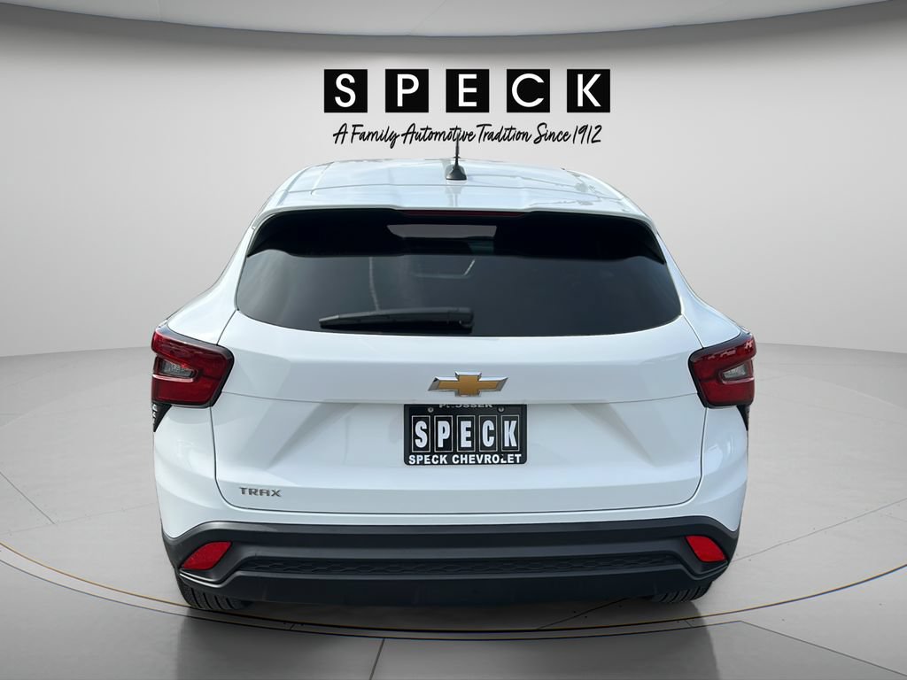 Used 2025 Chevrolet Trax LS FWD image 4