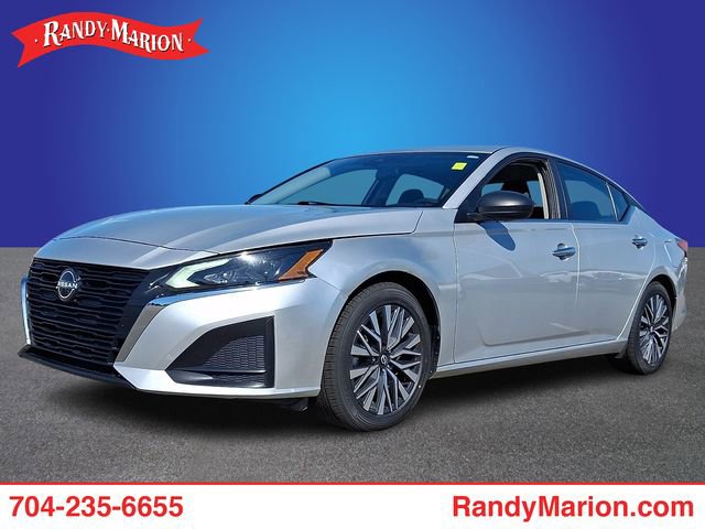 Used 2024 Nissan Altima 2.5 SV image 1