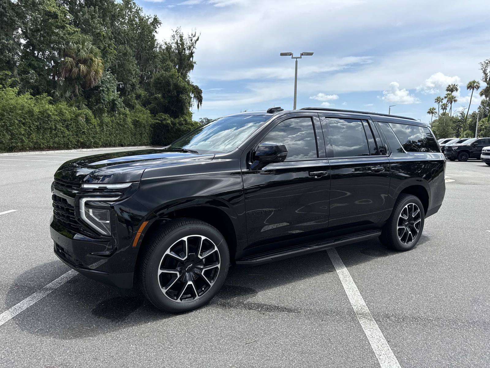 New 2026 Chevrolet Suburban RST w/ RST Capability Package AWD/4WD image 7