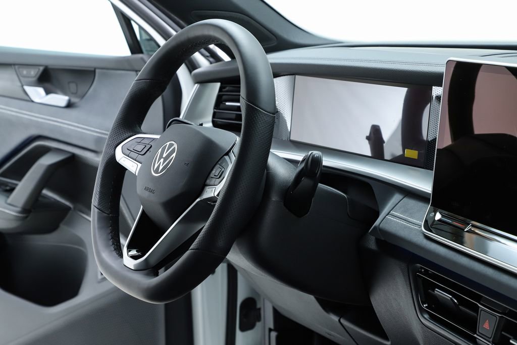 New 2026 Volkswagen Tiguan SE R-Line image 35