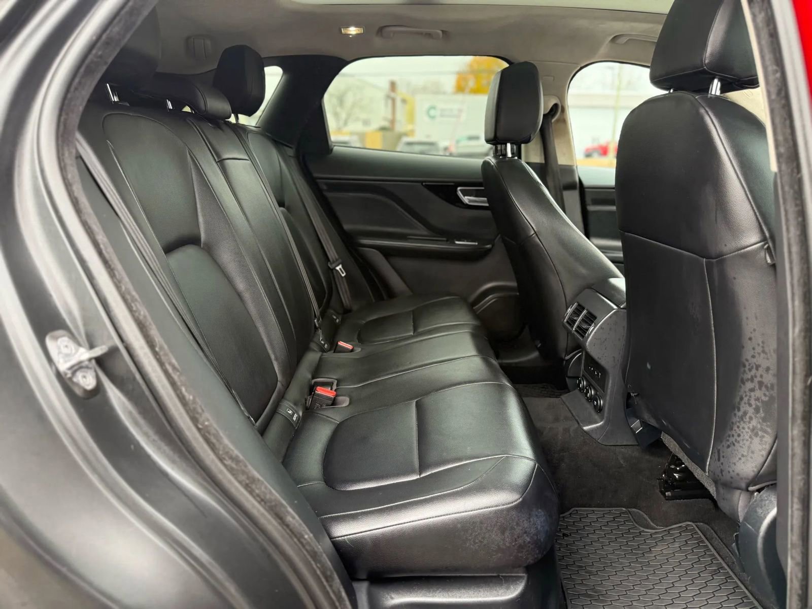 Used 2019 Jaguar F-PACE Premium image 18