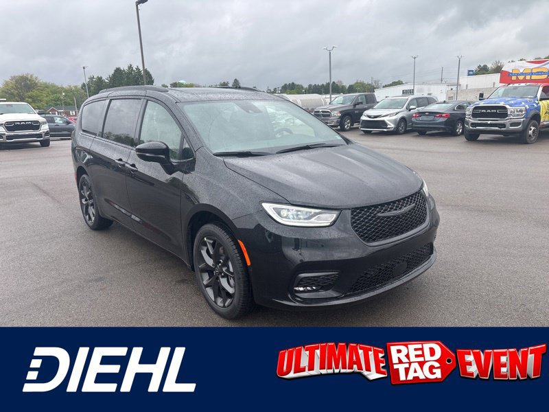 New 2026 Chrysler Pacifica Limited w/ S Appearance Package