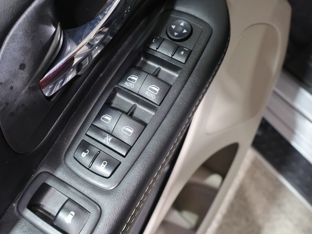 Used 2019 Dodge Grand Caravan SXT FWD image 13