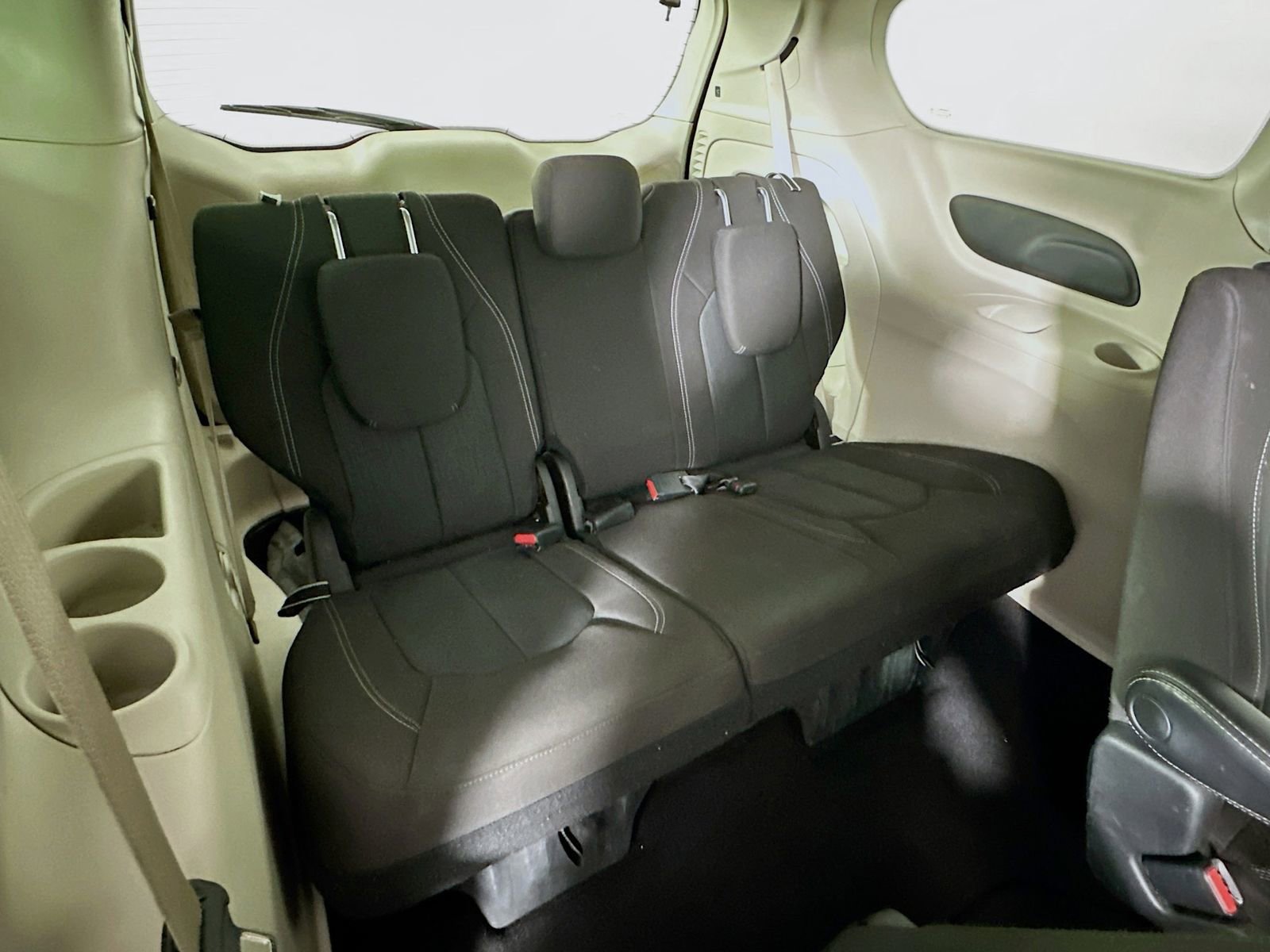 Used 2023 Chrysler Voyager LX image 26