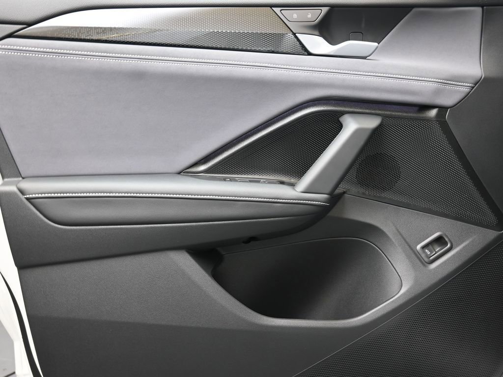 New 2026 Volkswagen Tiguan SE R-Line image 23