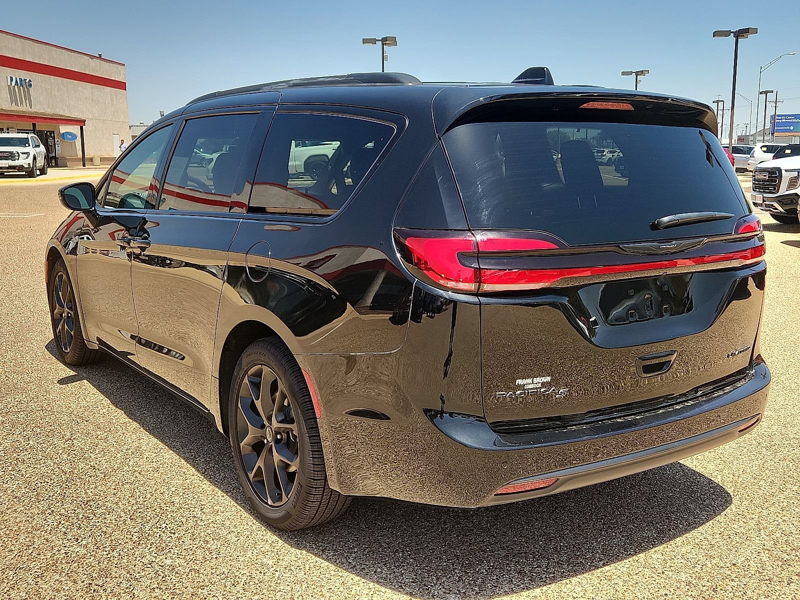 Used 2025 Chrysler Pacifica Limited FWD image 3