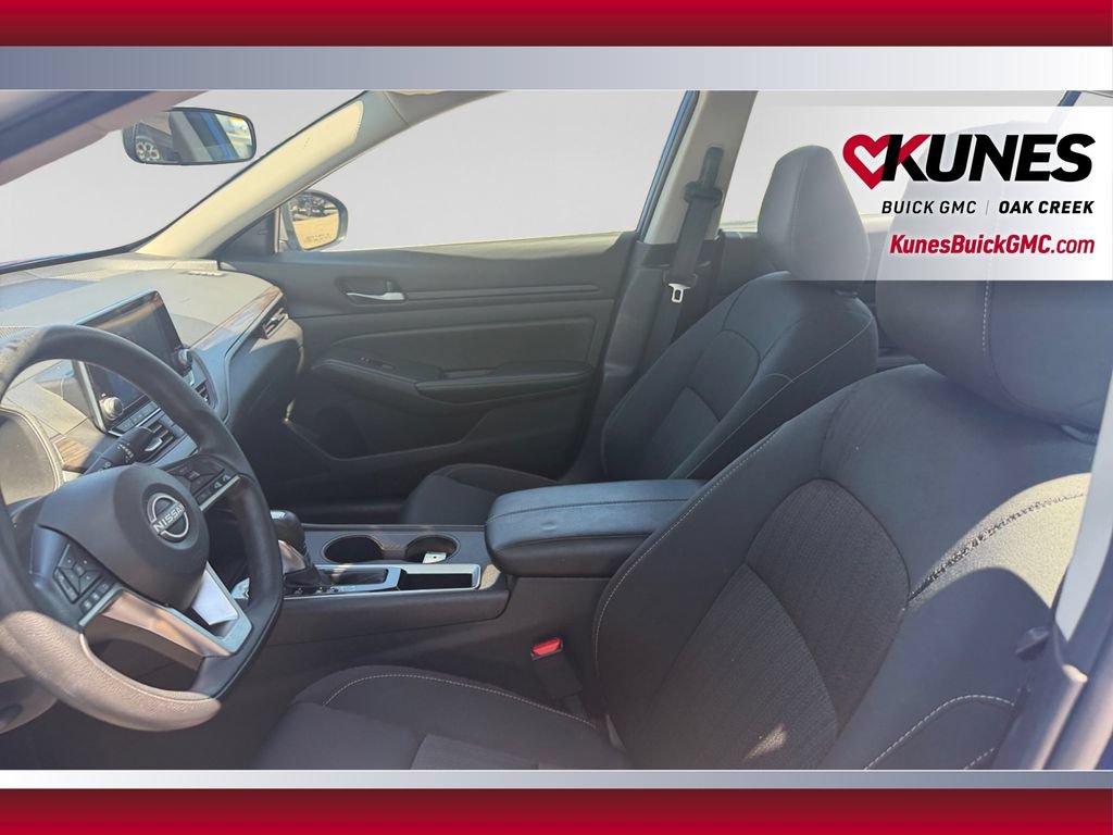 Used 2025 Nissan Altima 2.5 SV FWD image 22