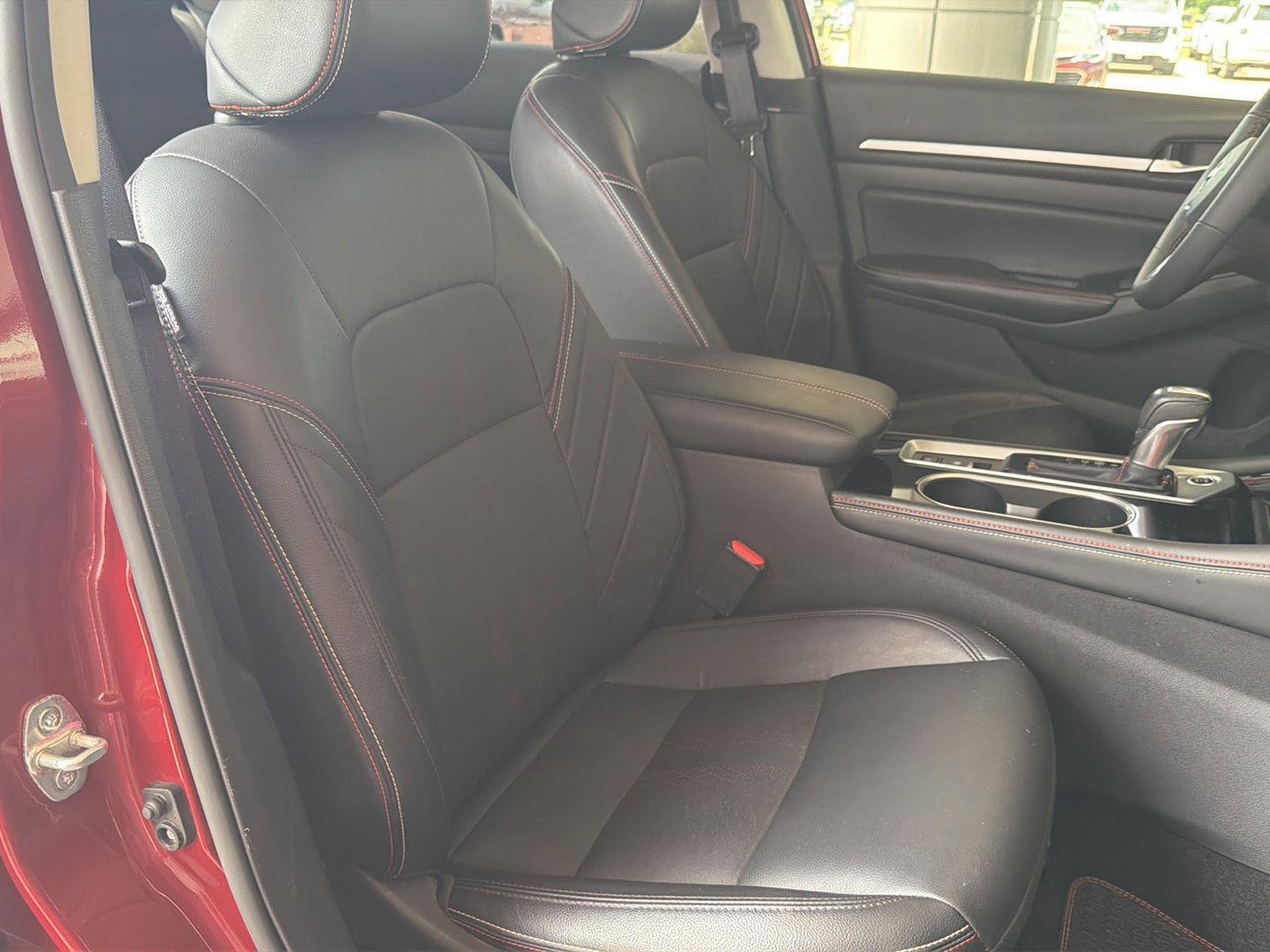 Used 2024 Nissan Altima 2.0 SR FWD image 15