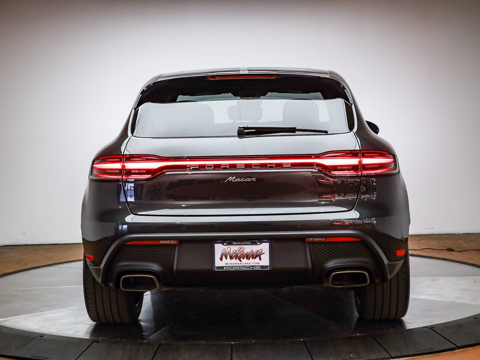 Certified 2025 Porsche Macan AWD/4WD image 7
