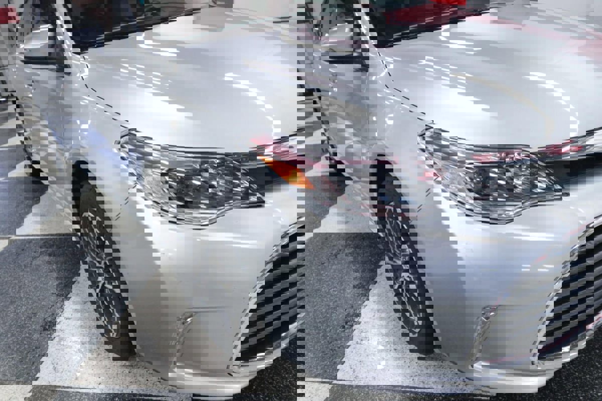 Used 2018 Toyota Avalon XLE Premium FWD image 36